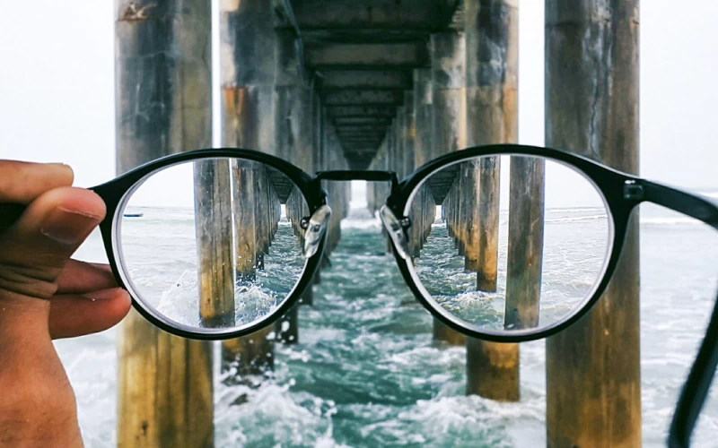 Optocenter | Optika Minus 50 - ZAKAJ VEČINA NAŠIH UPORABNIKOV PROGRESIVNA OČALA PREDPISANA PRI NAS NOSI Z UŽITKOM 